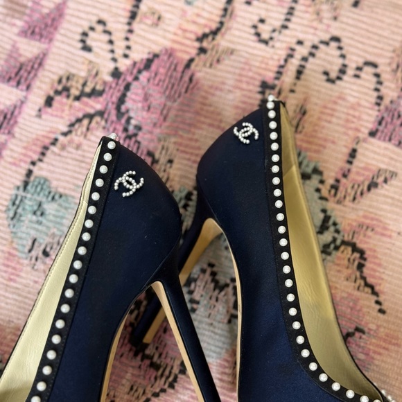 Chanel Navy and Black Pearl Detail Heels - Picture 3 of 12